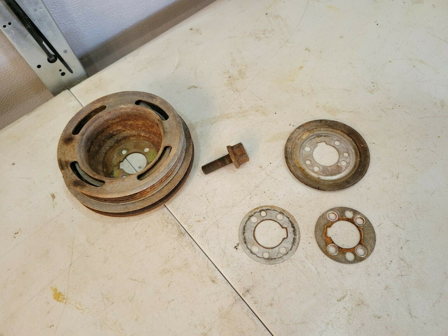 1990 Mazda Miata Mx5 1.6L Small Nose harmonic balancer and bolt Crank Pulley