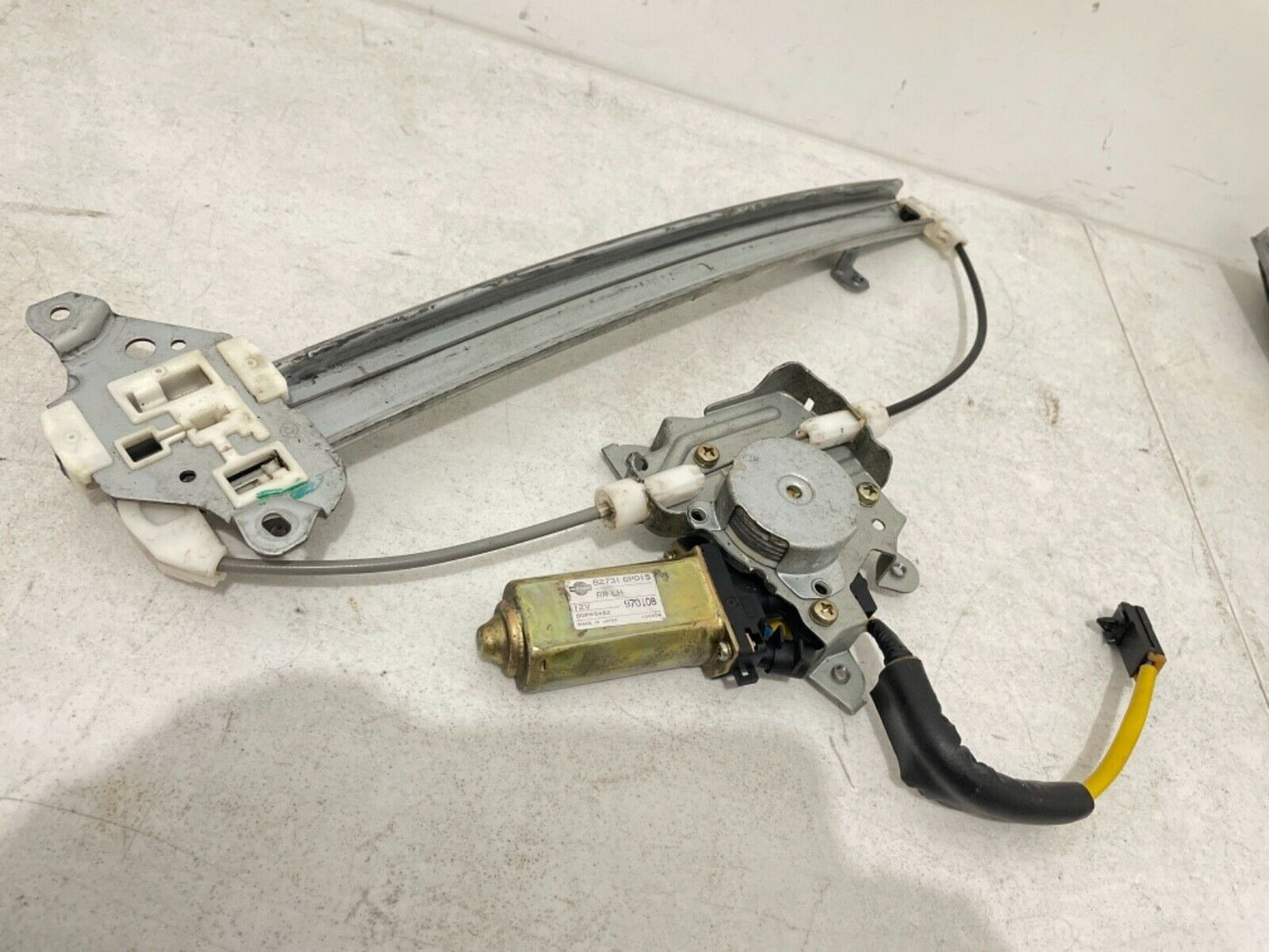 1997 1998 1999 Infiniti Q45 Window Regulator REAR DRIVER/LEFT