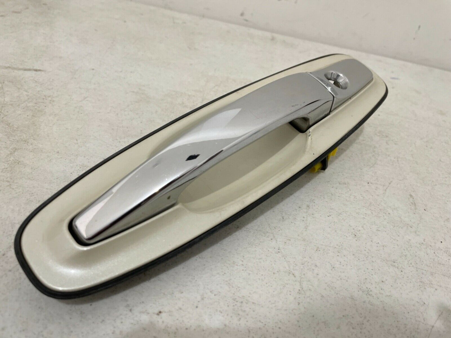 1997 1998 1999 2000 2001 Infiniti Q45 Exterior Handle Passenger/Right Front