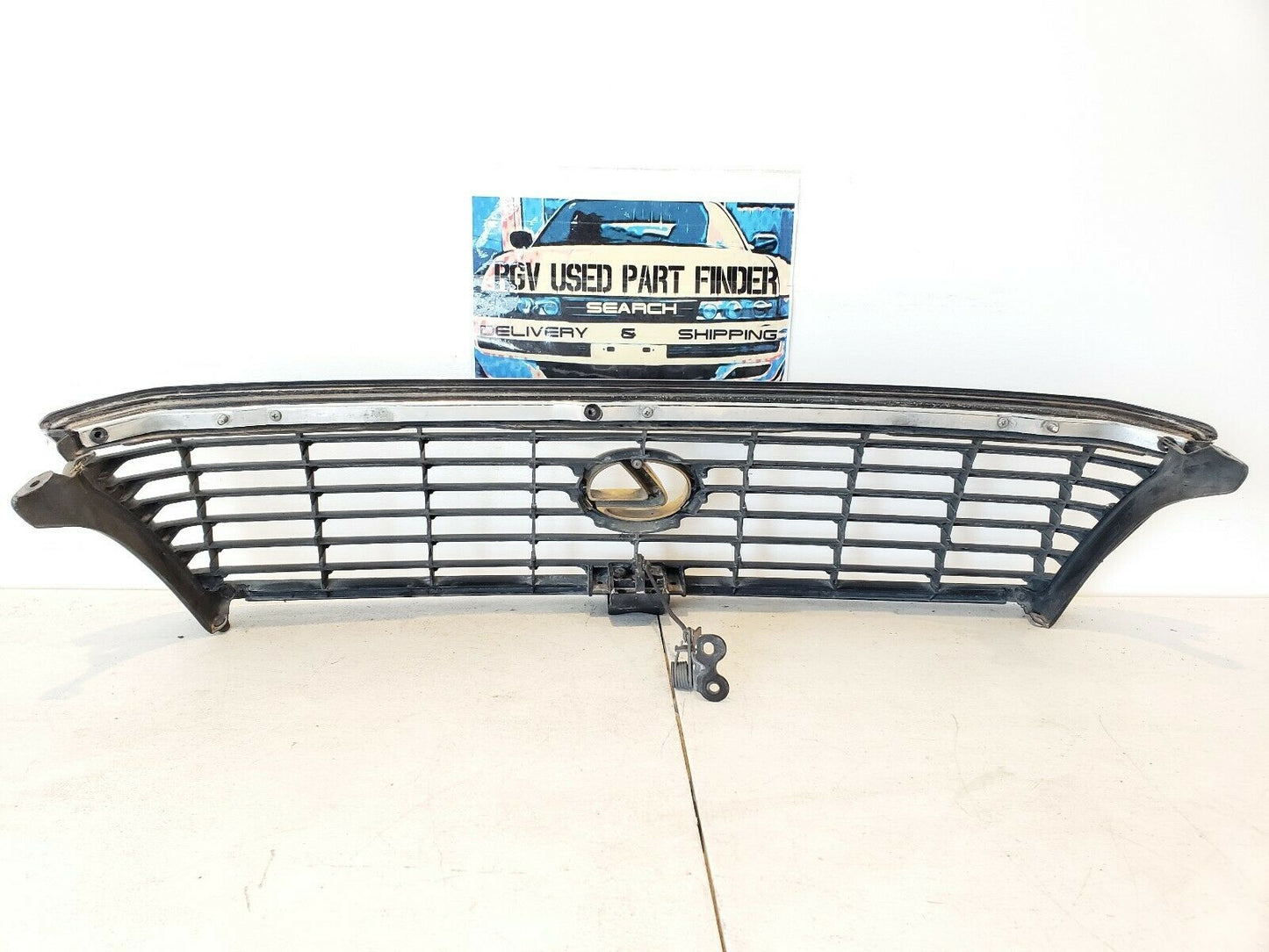 95-97 Lexus LS400 Upper Grille Assembly OEM UCF20