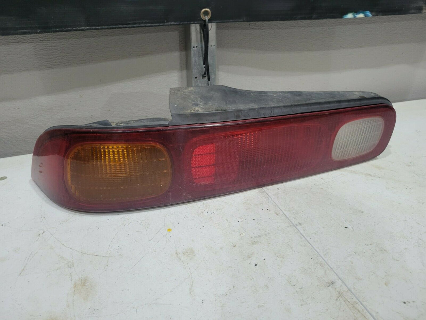 1994 1995 1995 1996 Acura integra Left tail light Driver